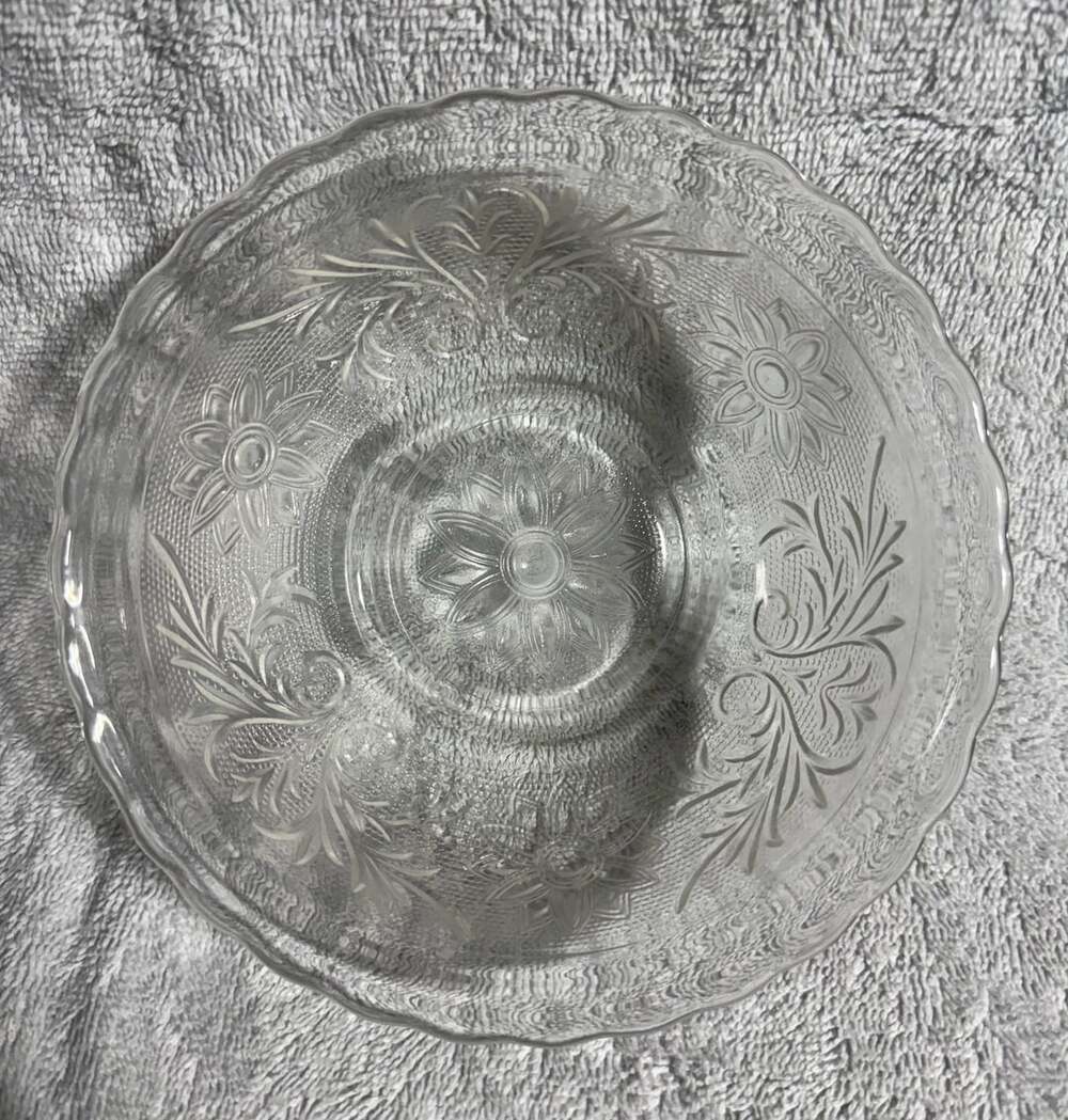 Anchor Hocking Sandwich Glass Bowl Size 6.25